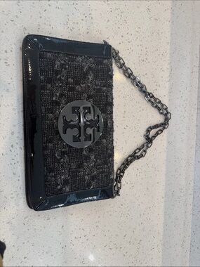 Tory Burch Reva Tweed Clutched Crossbody Bag in Excellent condition with COA.